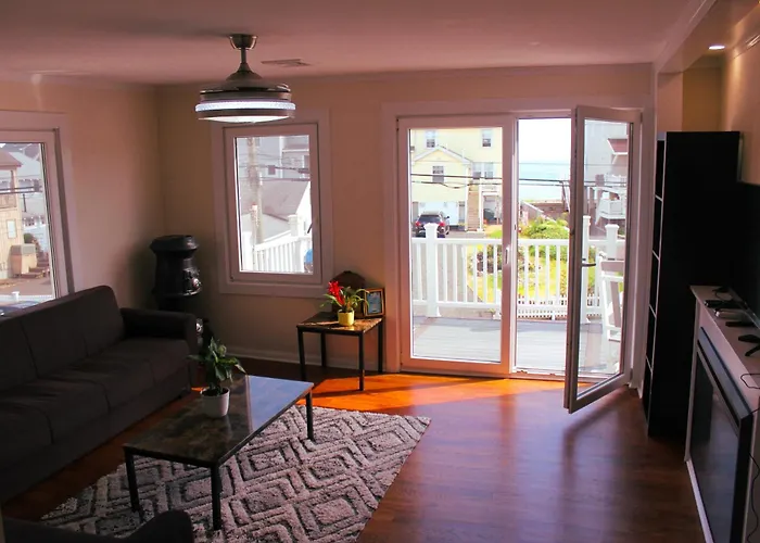 Cozy East Haven Apartment - Walk To Beach!