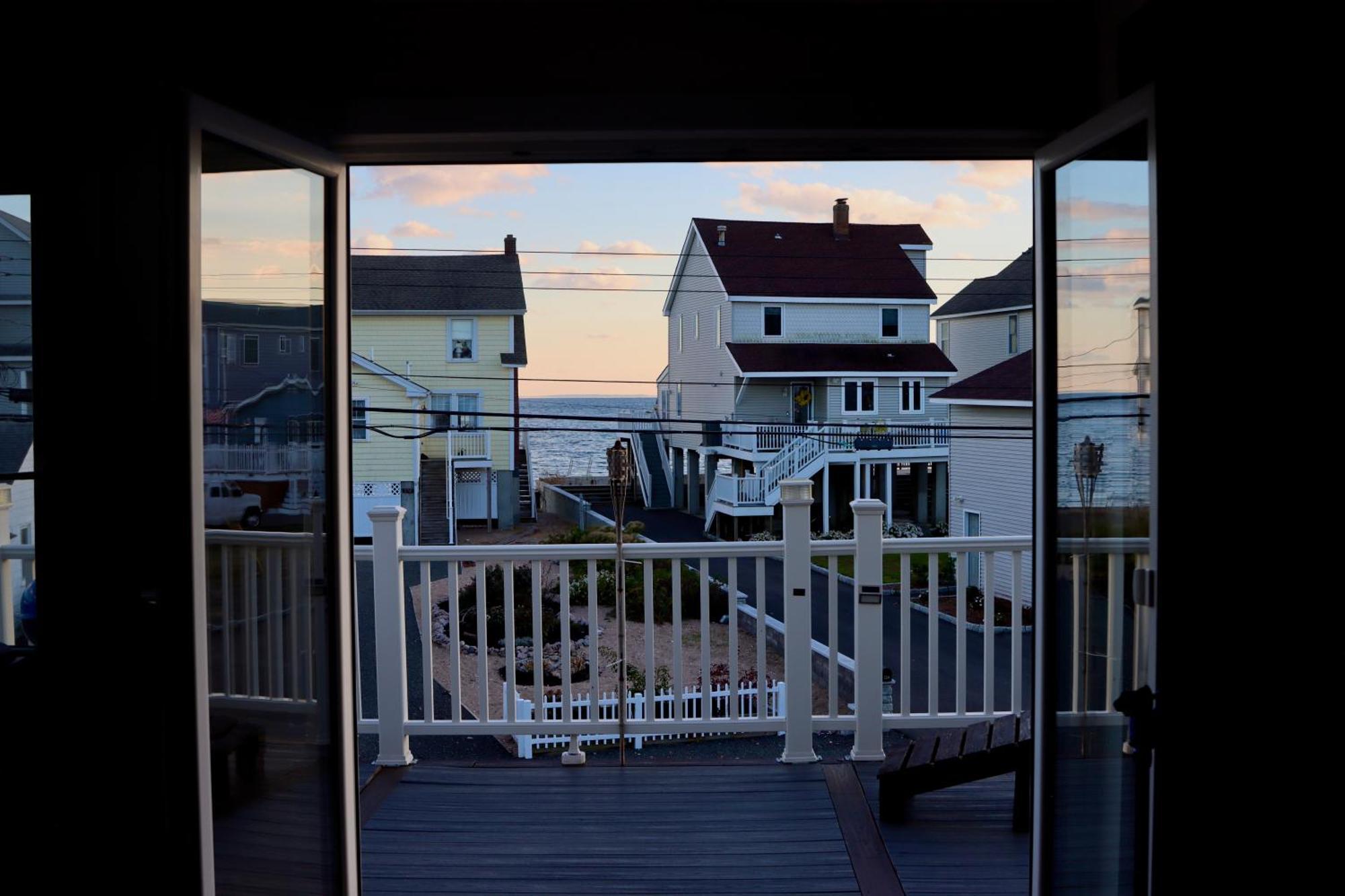 Cozy - Walk To Beach! *